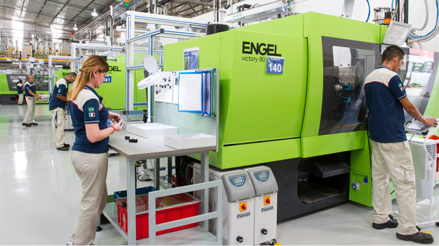 MTA setzt holmlose ENGEL Spritzgießmaschinen in seinen weltweiten Werken ein. Unter anderem in Brasilien. (Bild: MTA) / MTA uses tie-bar-less ENGEL injection moulding machines in its plants worldwide. Among other countries, in Brazil. (Picture: MTA)