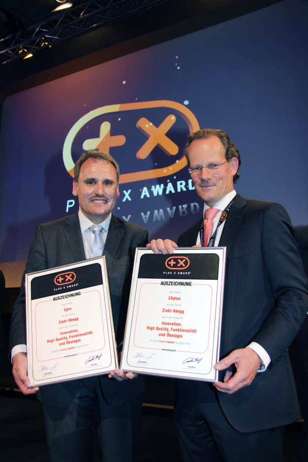 Entwicklungschef Dr. Walter Angelis (links), und Christopher Strobel bei der Plus X Award_Night 2013 in Köln