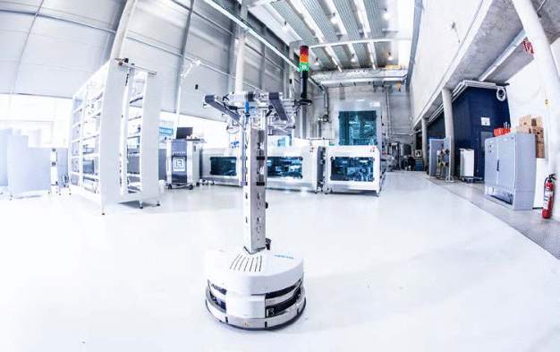 Mit den Demonstratoren erleben Unternehmen im Applikationszentrum des Fraunhofer IPA den systematischen Entwicklungsweg zu Industrie 4.0.
(Quelle: Universität Stuttgart IFF/Fraunhofer IPA, Foto: Stephan Maier)