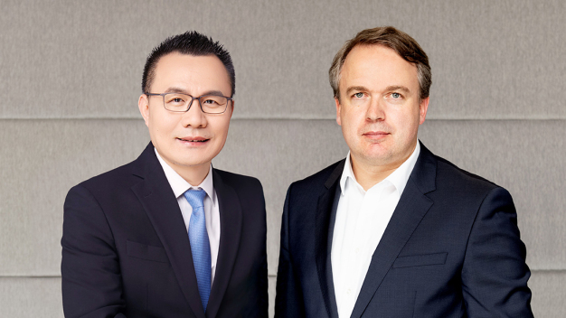 Doppelspitze bei der PIA Automation: Ab sofort führen die Co-CEOs Thomas Ernst und Shilai Xie den Automationsspezialisten. (Foto: PIA)
