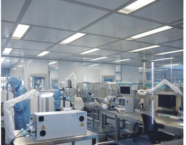 Der mit 180 qm größte Raum der Reinraumanlage CleanMediCell® bietet Platz für die Montagelinie der Katheter- und Stentsystemherstellung.