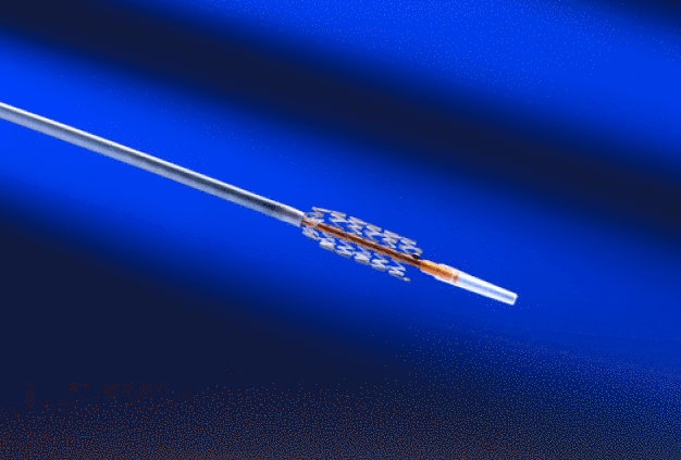 The stents produced by eucatech are provided with a special coating that suppresses the defence reactions of the body. They are extremely thin and light as a feather, and simultaneously have to be very flexible and withstand enormous pressure. These high-tech products, produced exclusively in clean rooms, are introduced into sick arteries in a minimally invasive manner using a catheter. 