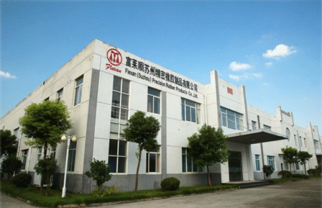 Der Auftragsfertiger Flexan produziert seit 2004 in China. In der Fabrik in Suzhou werden hochvolumige Elastomer-Formteile hergestellt sowie unterschiedlichste Silikon-Formteile im Reinraum.
(Quelle: Flexan)
Der Auftragsfertiger Flexan produziert seit 2004 in China. In der Fabrik in Suzhou werden hochvolumige Elastomer-Formteile hergestellt sowie unterschiedlichste Silikon-Formteile im Reinraum.
(Quelle: Flexan)