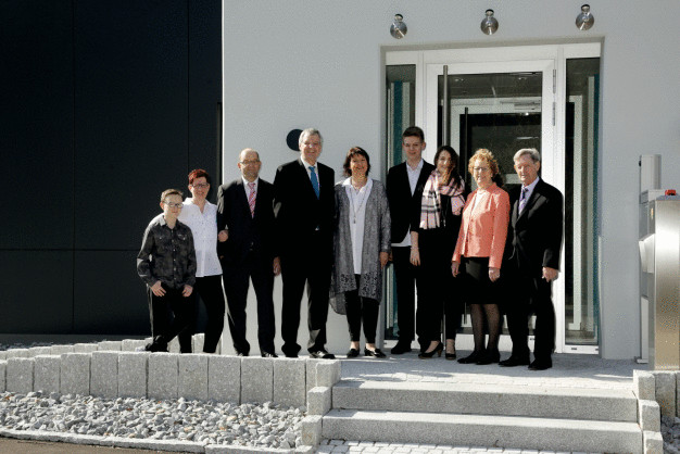 (v.l.n.r.) Sohn Marco von Simone mit Mann Jürgen Wöhr, Stefan mit Frau Petra
und Kindern Timo und Julia Wöhr, Gisela mit Richard Wöhr
