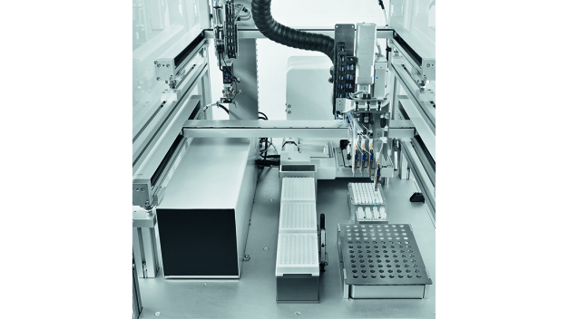 Platzsparend: je ein Portal übernimmt das Pipettieren und Dispensieren von Flüssigkeiten sowie den Transport und die Positionierung der Mikrotiterplatte. / Space-saving: one gantry each takes care of pipetting and dispensing liquids as well as transporting and positioning the microwell plate.