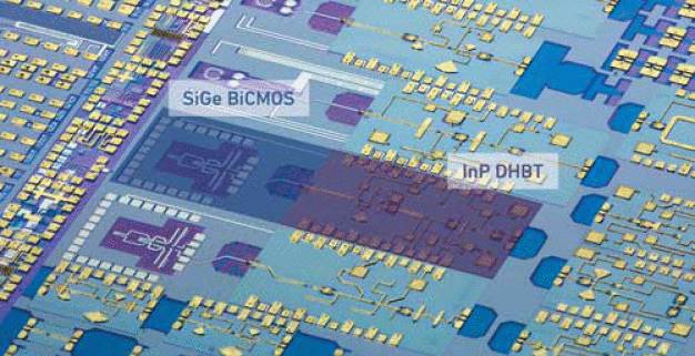 Heterointegrierte Schaltkreise, die die Vorteile zweier Technologiewelten miteinander verbinden: hohe Ausgangsleistungen von Indiumphosphid und die Komplexität der Siliziumtechnologie (© FBH/schurian.com) / Heterointegrated circuits, combining the advantages of two technology worlds: the high output powers of indium phosphide with the complexity of silicon technology (© FBH/schurian.com)