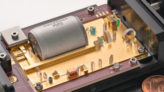 Quantenlichtmodul für die Optische Kohärenztomographie (OCT) oder Spektroskopie-Messungen im MIR-Bereich mittels „undetektierter Photonen“. © FBH/Schurian.com / Quantum light module for optical coherence tomography (OCT) or spectroscopy measurements in the MIR range with “undetected photons”. © FBH/Schurian.com Quantenlichtmodul für die Optische Kohärenztomographie (OCT) oder Spektroskopie-Messungen im MIR-Bereich mittels „undetektierter Photonen“. © FBH/Schurian.com / Quantum light module for optical coherence tomography (OCT) or spectroscopy measurements in the MIR range with “undetected photons”. © FBH/Schurian.com