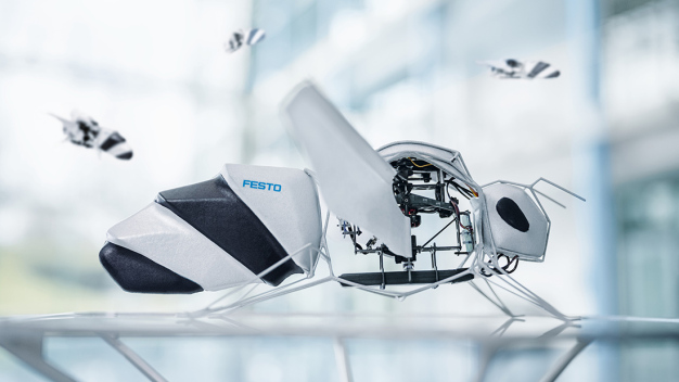 Die BionicBee von Festo verwirklicht den Traum vom autonomen Fliegen. Das Flugobjekt wiegt – nicht zuletzt dank 3D-Druck-Komponenten von 1zu1 – nur 34 Gramm. (Foto: © Festo SE & Co. KG, alle Rechte vorbehalten)