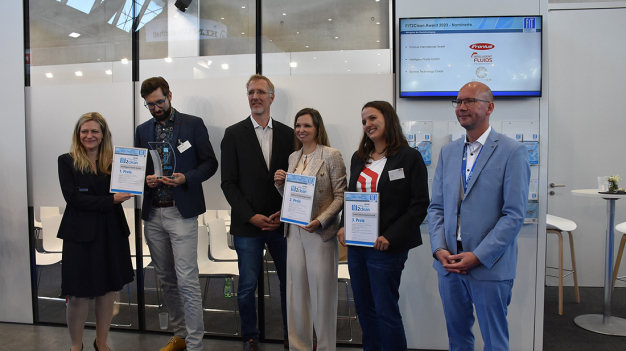 Der FiT2clean Award wurde in diesem Jahr zum zweiten Mal für herausragende Neu- und Weiterentwicklungen für die Teilereinigung vergeben: (v.l.n.r.): Juliane Schulze (FiT), Dr. Alexander Breul (Intelligent Fluids), Dr. Axel Reimer Müller (OHB System, Projektpartner der Sphera Technology), Janine-Melanie Potreck (Sphera Technology), Maria Laure (Fronius) und Michael Flämmich (FiT).
Bildquelle: Fachverband industrielle Teilereinigung e.V.