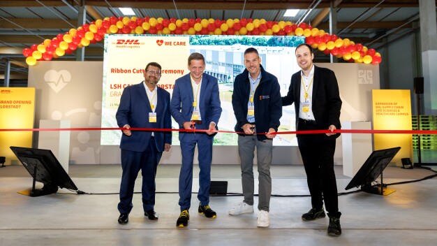 v.l.n.r. Michael Gardner, Head of Pharma Specialized Network, Rainer Haag, CEO DHL Supply Chain Germany & Alps, Daniel Imbescheid, Bürgermeister Stadt Florstadt, and Jan Zschiesche, Business Unit Director LSH at DHL Supply Chain Germany & Alps. / left to right: Michael Gardner, Head of Pharma Specialized Network, Rainer Haag, CEO DHL Supply Chain Germany & Alps, Daniel Imbescheid, Mayor of Florstadt, and Jan Zschiesche, Business Unit Director LSH at DHL Supply Chain Germany & Alps.
