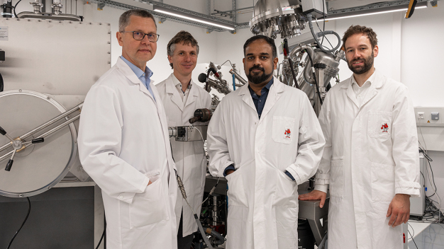 Die Gewinner des Thüringer Forschungspreis: Prof. Dr. Andrey Turchanin, Dr. Falk Eilenberger, Dr. Antony George und Dr. Christof Neumann (v.l.n.r.) © Nicole Nerger | Universität Jena / The winners of the “Thüringer Forschungspreis“ (Thuringian Research Prize): Prof. Andrey Turchanin, Dr. Falk Eilenberger, Dr. Antony George und Dr. Christof Neumann (from left to right) © Nicole Nerger | Universität Jena