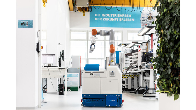 Das Future Work Lab in Stuttgart beherbergt Deutschlands größte Sammlung von Demonstratoren, die zeigen, wie sich die Produktionsarbeit der Zukunft aller Wahrscheinlichkeit nach anfühlen wird. © Fraunhofer IPA, Foto: Rainer Bez Das Future Work Lab in Stuttgart beherbergt Deutschlands größte Sammlung von Demonstratoren, die zeigen, wie sich die Produktionsarbeit der Zukunft aller Wahrscheinlichkeit nach anfühlen wird. © Fraunhofer IPA, Foto: Rainer Bez