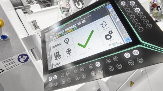 Eine „smarte“ Kommunikation zwischen Maschine und Spritzgießwerkzeug ist mit dem vollständig in die Gestica-Steuerung integrierten „aXw Control MoldlifeAssist“ möglich. (Foto: Arburg)