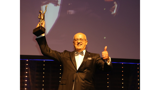 Günther Schilling freut sich über den „Oskar“ für die Wirtschaft. (Foto: Boris Löffert / Oskar-Patzelt-Stiftung)