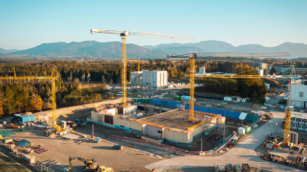 Luftaufnahme der Baustelle für eines der modernsten Produktionszentren Europas: Roche in Penzberg legt den Grundstein für eines der modernsten Produktionszentren für qualitativ hochwertige diagnostische Einsatzstoffe. (Bildrechte: Roche) Luftaufnahme der Baustelle für eines der modernsten Produktionszentren Europas: Roche in Penzberg legt den Grundstein für eines der modernsten Produktionszentren für qualitativ hochwertige diagnostische Einsatzstoffe. (Bildrechte: Roche)