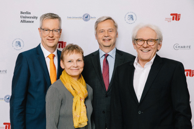 Prof. Dr. Günter M. Ziegler (Freie Universität Berlin), Prof. Dr.-Ing. Dr. Sabine Kunst (Humboldt-Universität zu Berlin), Prof. Dr. Christian Thomsen (Technische Universität Berlin) und Prof. Dr. Karl Max Einhäupl (Charité – Universitätsmedizin Berlin) (Bildquelle: Patricia Kalisch)