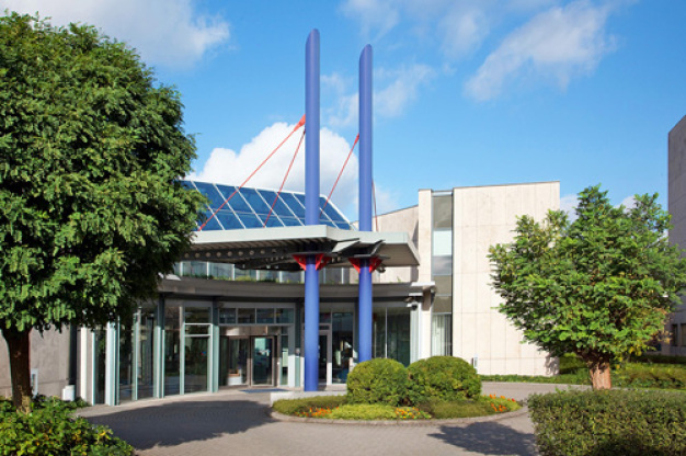 Haupteingang des HDZ in Bad Oeynhausen Haupteingang des HDZ in Bad Oeynhausen