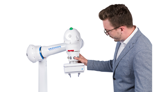 Für die Teil-Automatisierung von Handlingaufgaben ist ein kollaborativer Roboter erforderlich, der im direkten Kontakt mit dem Menschen eingesetzt werden kann. (Quelle: Yaskawa) / A collaborative robot is required for partial automation of handling tasks. It can be used in direct contact with humans. (Source: Yaskawa)