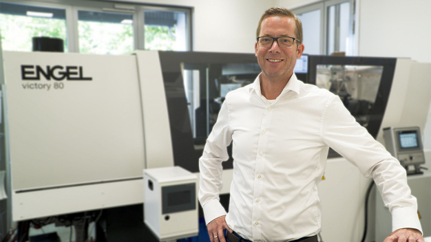 Sven Braatz: „Je nach Typ, Spezifikation und Anforderung kommen unsere Sensoren in den Prüfständen der Entwicklungsingenieure oder direkt in den Testfahrzeugen zum Einsatz.“ (Bild: Hotset) Sven Braatz: „Je nach Typ, Spezifikation und Anforderung kommen unsere Sensoren in den Prüfständen der Entwicklungsingenieure oder direkt in den Testfahrzeugen zum Einsatz.“ (Bild: Hotset)