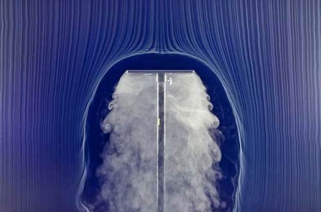 Bild 3: Visualisierung der Umströmung eines Hindernisses in einer turbulenzarmen Verdrängungsströmung