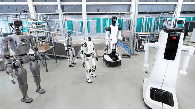 Humanoide Roboter sind nur ein sehr sichtbares, aber bei weitem nicht das einzige Beispiel für Embodied-AI-Anwendungen. © Fraunhofer IPA/Foto: Rainer Bez