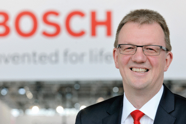 Uwe Harbauer: Uwe Harbauer (52) wird zum 1. Januar 2017 Mitglied des Bereichsvorstands mit der Verantwortung für Vertrieb. Der studierte Ingenieur ist aktuell Sprecher der Produktbereichsleitung Pharma bei Bosch Packaging Technology und behält diese Verantwortung auch weiterhin bei. (Bild: Bosch) / Uwe Harbauer: Uwe Harbauer (52) will join the executive management on January 1, 2017. He will be in charge of sales. A mechanical engineer, Mr. Harbauer will retain his current position as management spokesman for Bosch Packaging Technology’s Pharma business unit. (Picture: Bosch)