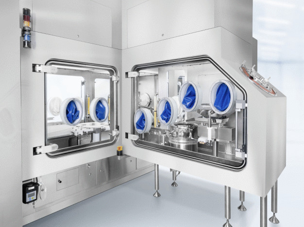 Komplettiertes Portfolio für Barriere- und Isolatortechnik: Bosch zeigt auf der Interpack, wie Pharmahersteller die Maschinenbediener mit verschiedenen Barrieretechnologien vor hochpotenten Substanzen schützen können. (Foto: Bosch) / Portfolio for barrier and isolator technology completed: At Interpack, Bosch shows how pharma manufacturers can protect operators from highly potent substances through different barrier technologies. (Picture: Bosch)