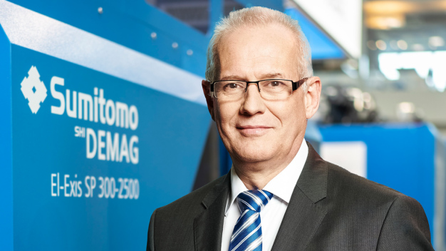 Gerd Liebig, CEO der Sumitomo (SHI) Demag Plastics Machinery GmbH, weltweit drittgrößter Hersteller von Spritzgießmaschinen. / Gerd Liebig, CEO of Sumitomo (SHI) Demag Plastics Machinery GmbH, the third largest manufacturer of injection moulding machines in the world.