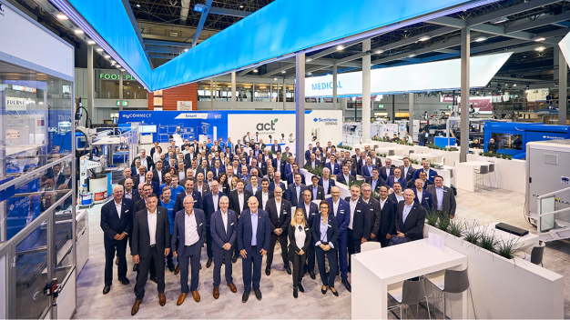 Group photo Sumitomo (SHI) Demag at K 2022.