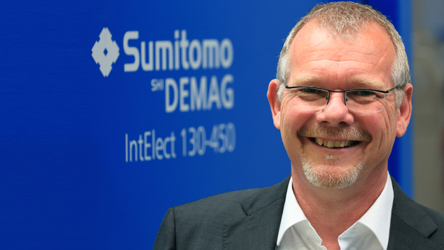 Peter Gladigau, Product Manager der IntElect Baureihe bei Sumitomo (SHI) Demag. / Peter Gladigau, Product Manager of the IntElect series at Sumitomo (SHI) Demag.
