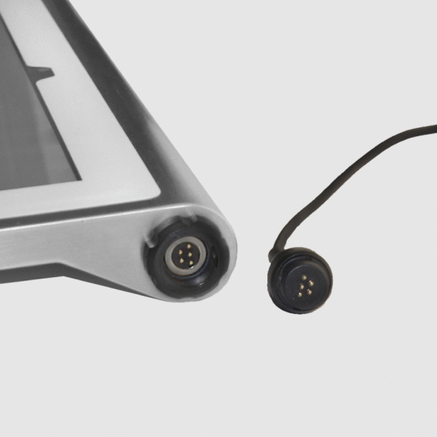 Stainless steel tablet IP65 magnetic USB connector (Image Rights: Systec & Solutions GmbH)