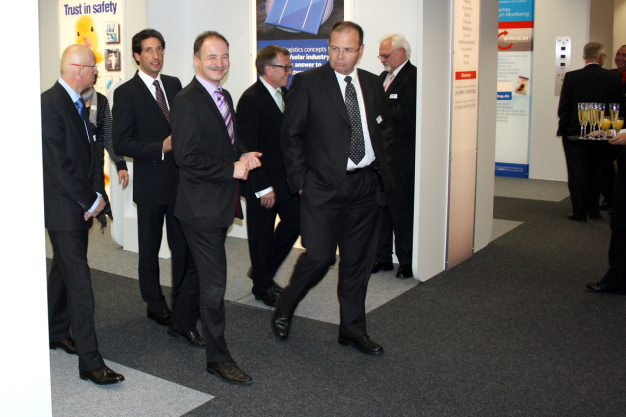 Der CLEANROOM EXPERIENCE SHOWROOM öffnete im Beisein  von Staatsminister Morlok seine Pforten