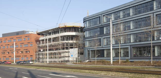 Biotechnologie in Leizig pflanzt sich fort: Erweiterungsbau des Fraunhofer IZ hatte Richtfest