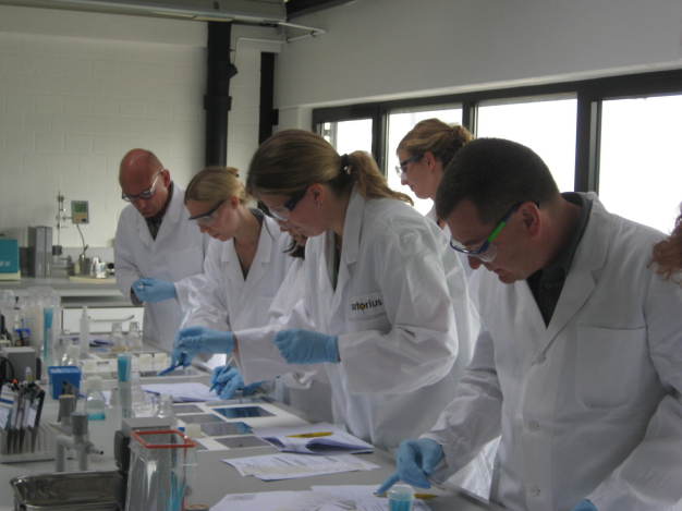 Pharmdidact-Praktikum: Probenahme und Analytik bei der Reinigungsvalidierung Pharmdidact-Praktikum: Probenahme und Analytik bei der Reinigungsvalidierung