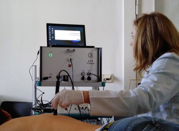 Messsystem zur in-vivo-Bestimmung des Lichtschutzfaktors von Sonnenschutzmittel.
(Copyright: Charité) / Measurement system for in vivo sun protection factor determination of sunscreens. (Copyright: Charité)