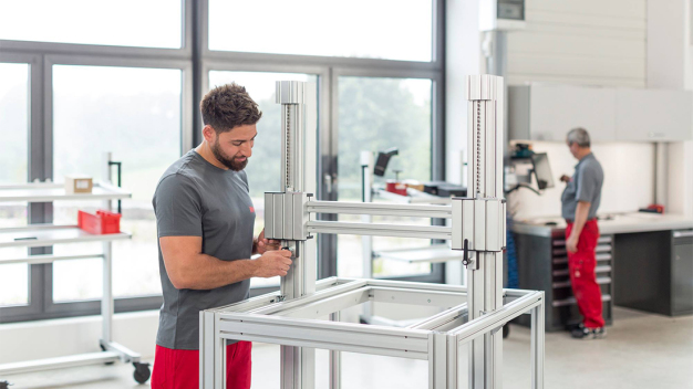 Les pièces mobiles d'une machine doivent être conçues et fabriquées de manière à prévenir les risques d'accident dus au contact avec ces pièces.