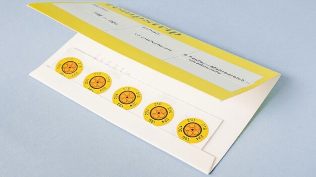 Die Temperaturmesspunkte und -streifen Tempstrip der neuen Kager-Medical-Line haben irreversible Farbwechselanzeigen mit vertikalen oder horizontalen Skalierungen in Grad Celsius. (Bild: Kiefer Industriefotografie)