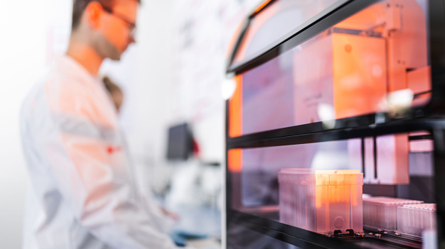 Sowohl die Xpress Dialysis Box als auch die Xpress Dialyzer sind kompatibel zum SBS-Standard ausgelegt und daher für die Automatisierung, insbesondere bei großen, regelmäßig anfallenden Probenzahlen, geeignet. (Quelle: Andreas Balg) / Both the Xpress Dialysis Box and the Xpress Dialyzers are designed to be compatible with the SBS standard, making them suitable for automation, especially for large, regularly recurring sample numbers. (Source: Andreas Balg)