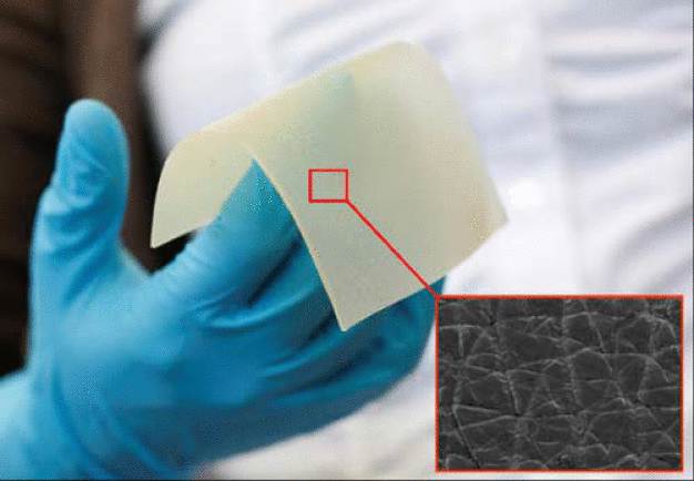 Das künstliche Hautmaterial wurde so optimiert, dass es als Ersatz für die Hände echter Probanden verwendet werden kann. (©Hohenstein Gruppe) / The synthetic skin material has been optimised so that it can be used as a substitute for the hands of human test subjects. (©Hohenstein Group)