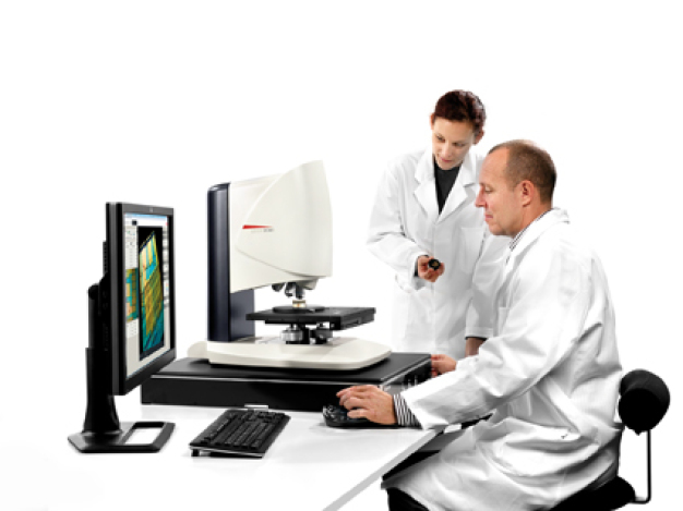 Das Leica DCM8 bietet sowohl konfokale als auch interferometrische Verfahren und macht dadurch eine Umschaltung zwischen unterschiedlichen Geräten überflüssig. / The Leica DCM8 makes swapping instruments unneccessary, offering both confocal and interferometry technology.