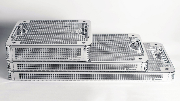 Auf seinem Medtec-Stand 935 in Messehalle 1 zeigt LK Mechanik auch Steri-, Instrumenten- und Prothesenbehälter, die als stapelfähige und modulare Systemkomponenten ausgeführt sind. (Bild: © Kiefer Industriefotografie) Auf seinem Medtec-Stand 935 in Messehalle 1 zeigt LK Mechanik auch Steri-, Instrumenten- und Prothesenbehälter, die als stapelfähige und modulare Systemkomponenten ausgeführt sind. (Bild: © Kiefer Industriefotografie)