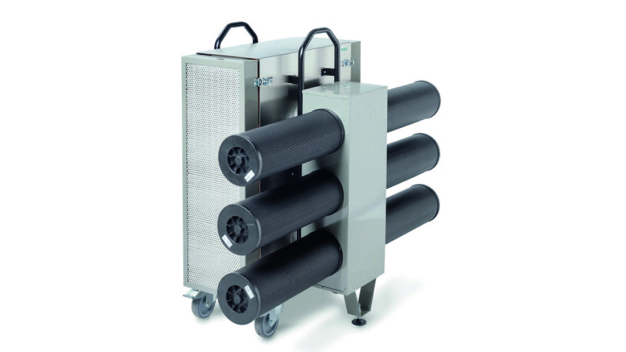 Luftreiniger CC 2000 in mobiler Ausführung mit Aktivkohleaufsatz für eine effiziente und geräuscharme Luftreinigung von Partikeln und Gasen in großen Innenräumen. (Bild: Camfil)