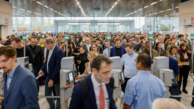 Starker internationaler Besucherzuspruch bei der MEDICA 2023 + COMPAMED 2023 in Düsseldorf (© Constanze Tillmann/ Messe Düsseldorf). / Strong international visitor attendance at MEDICA + COMPAMED in Düsseldorf (© Constanze Tillmann/ Messe Düsseldorf). 