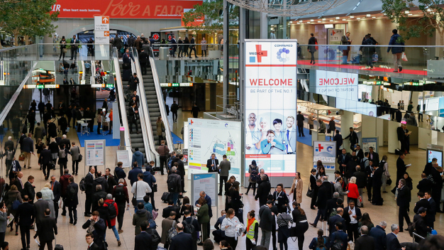 Eingangsbereich MEDICA + COMPAMED (Copyright: Constanze Tillmann/Messe Düsseldorf) / MEDICA + COMPAMED (Copyright: Constanze Tillmann/Messe Düsseldorf) Eingangsbereich MEDICA + COMPAMED (Copyright: Constanze Tillmann/Messe Düsseldorf) / MEDICA + COMPAMED (Copyright: Constanze Tillmann/Messe Düsseldorf)