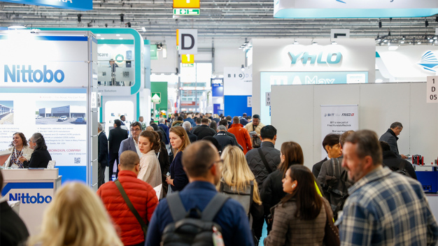 MEDICA attendees can learn about many innovations in laboratory medicine (© Constanze Tillmann/Messe Düsseldorf).