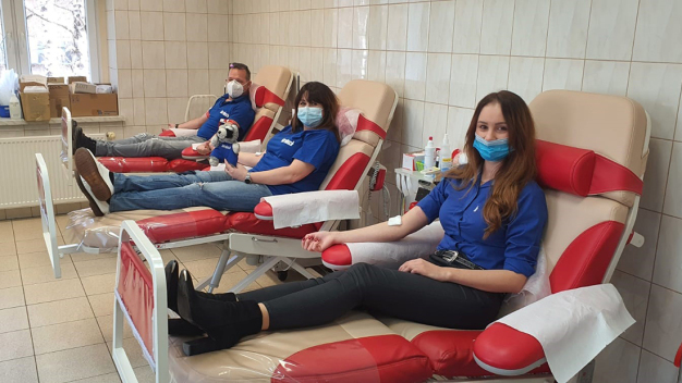 Mitarbeitende aus Polen spenden insgesamt 150l Blut