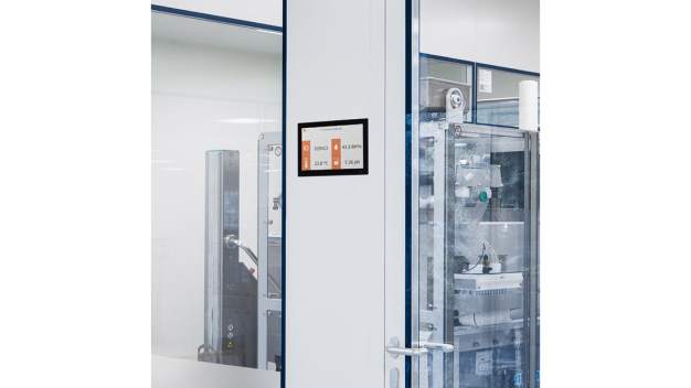 MODI Rauminformationsanzeige - auch zur frontseitigen, flächenbündigen Montage geeignet (Bildrechte: Systec & Solutions GmbH) / MODI Room information display - as well suitable for flush mounted installation from the front (Image Rights: Systec & Solutions GmbH)
