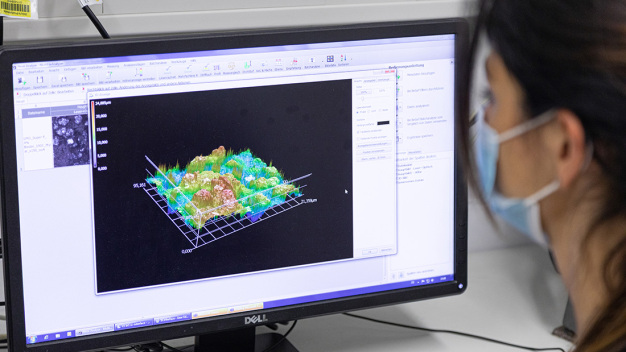 Morphologische Charakterisierung des Festkörperelektrolyts und der Komposit-Kathode. © Fraunhofer IPA/Foto: Rainer Bez