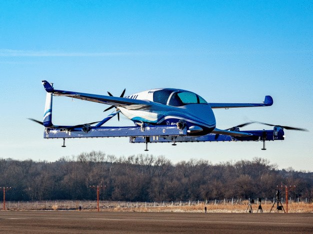 Boeing testete Anfang 2019 den Prototypen eines autonomen Flugtaxis. Diese Flugtaxis könnten in den USA bereits 2023 zum Einsatz kommen. (Bildnachweis: Boeing) / Boeing tested a prototype autonomous air vehicle early in 2019. Such vehicles could be used as air taxis in the U.S. as soon as 2023. (Credit: Boeing) 