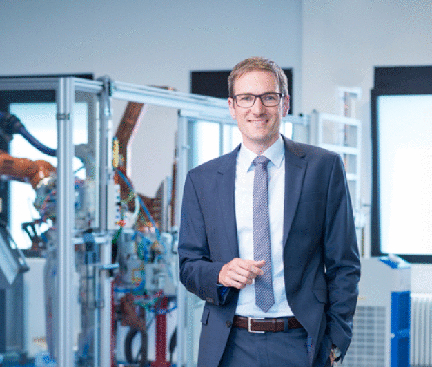 Christian Ziegler, Manager Digital Business Development bei SMC: „Die Kunden wollen ein klares Konzept für die Zukunft. Deshalb freuen wir uns, ab jetzt ein Teil der Open Industry 4.0 Alliance zu sein.“ (Foto: SMC Deutschland GmbH)